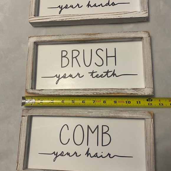 Bathroom decor - Picture 1 of 3